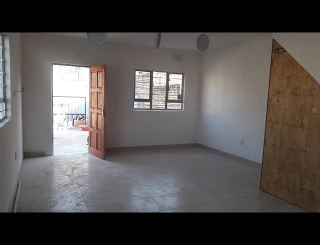 3 BEDROOM DUPLEX RENTED IN CHATSWORTH CENTRAL